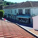 Largo Da Rainha, Herberg