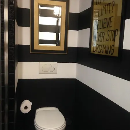 Largo Da Rainha, 宾馆 *