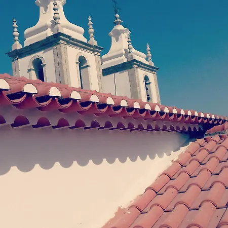 Largo Da Rainha, Herberg *