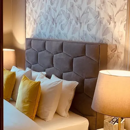 Largo Da Rainha, 宾馆