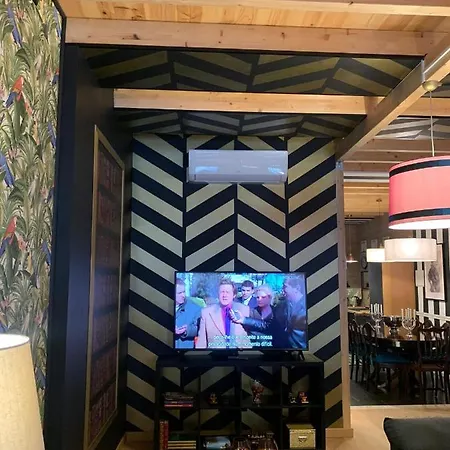 אורחן Largo Da Rainha, *