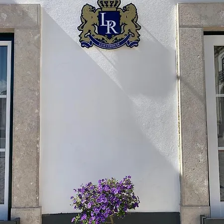 Largo Da Rainha, 宾馆