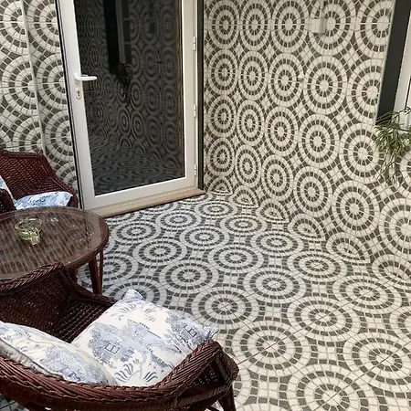 Largo Da Rainha, Merciana